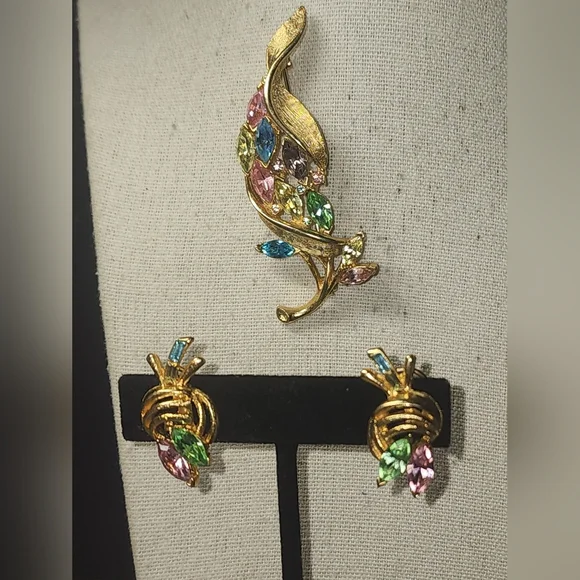 Vintage Pastel Marquis Crystal Brooch with Clip On Earrings - Picture 6 of 10
